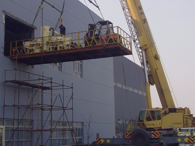 上海精密機器吊裝上樓案例