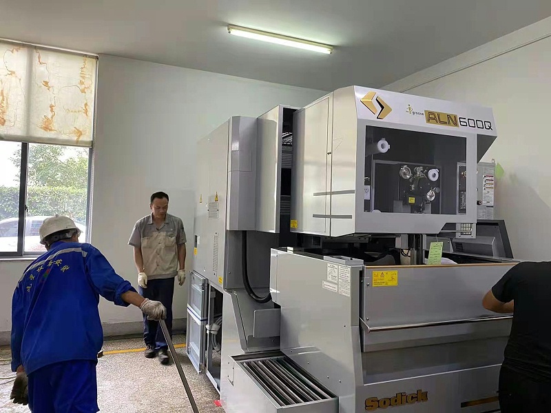 大型工業(yè)設(shè)備搬運